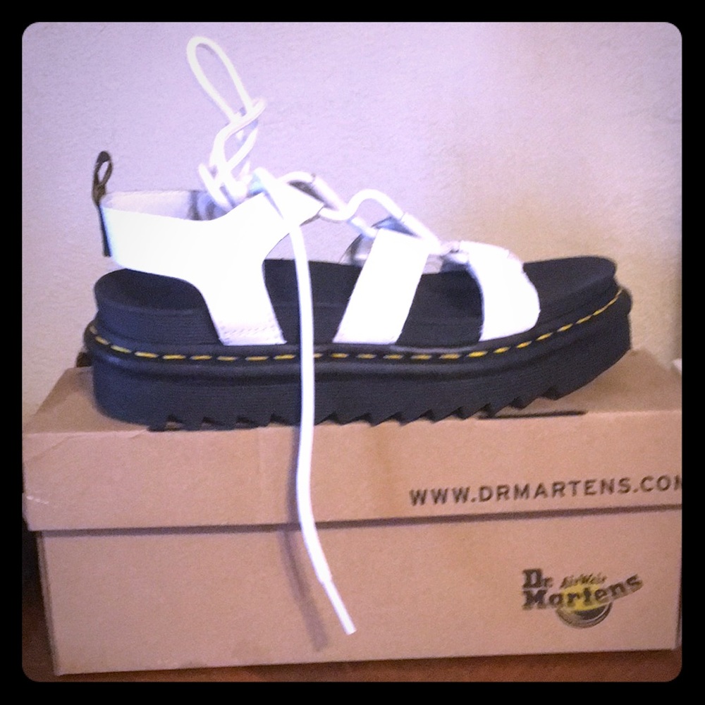 Dr. Marten Hydro leather White sandals